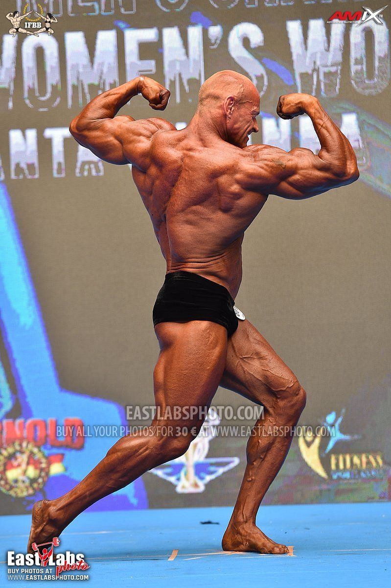  Zbyn�k Ceradsk� v classic physique masters od 45 do 49 let 