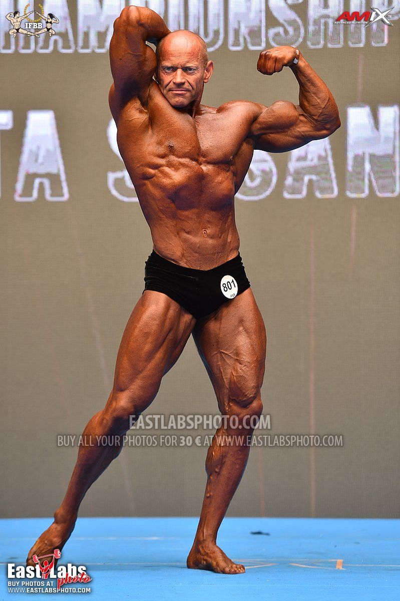  Zbyn�k Ceradsk� v classic physique masters od 45 do 49 let 