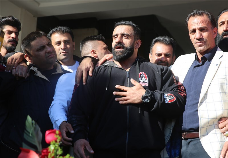 P�iv�t�n� Hadiho Choopana s �r�nsk�mi fanou�ky po n�vratu z Mr. Olympia 2022
