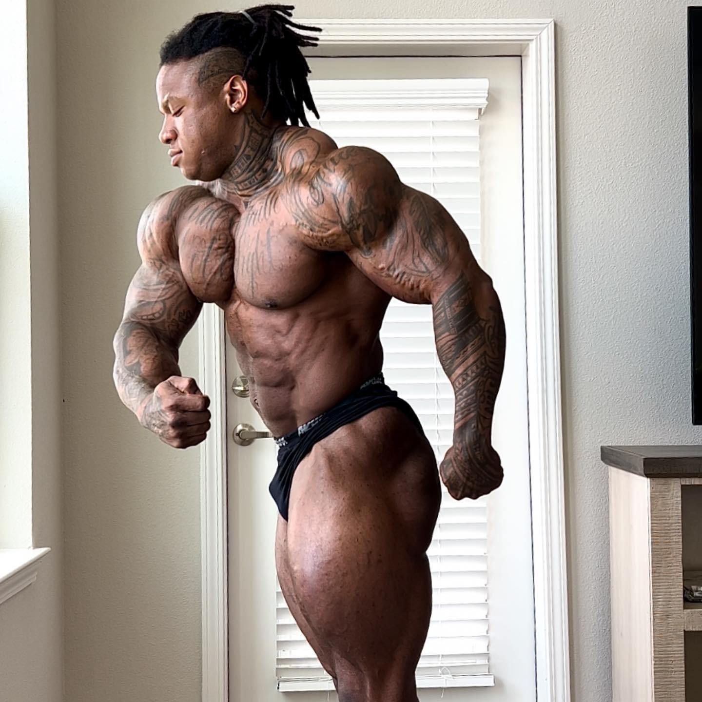 Tonio Burton