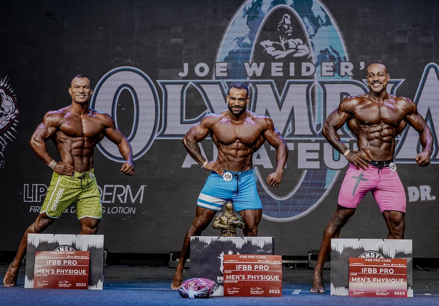 Felipe Goncalves, Guto Ribeiro, Paula Ricardo De Souza��