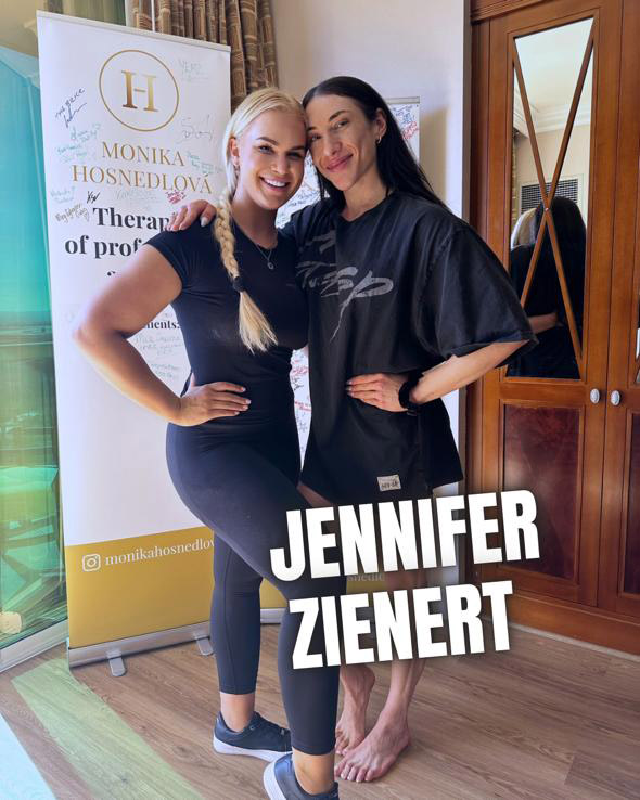 Monika Hosnedlov� a Jennifer Zienert
