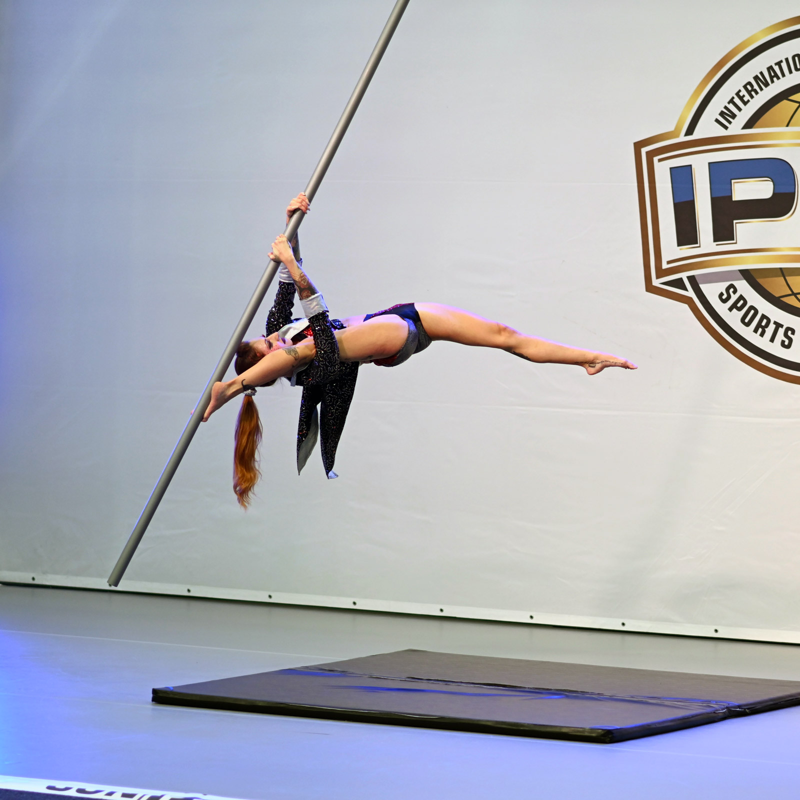 Iveta ��la - aerial pole artistic - 1. m�sto 