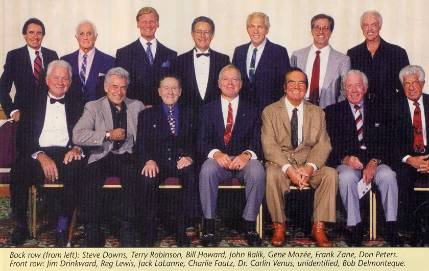 Naho�e zleva Steve Downs, Terry Robinson, Bill Howard, John Balik, Gene Moz�e, Frank Zane a Don Peters, <br>dole Jim Drinkward, Reg Lewis, Jack LaLanne, Charlie Fautz, Dr. Carlin Venus, nezn�m� a Bob Delmonteque