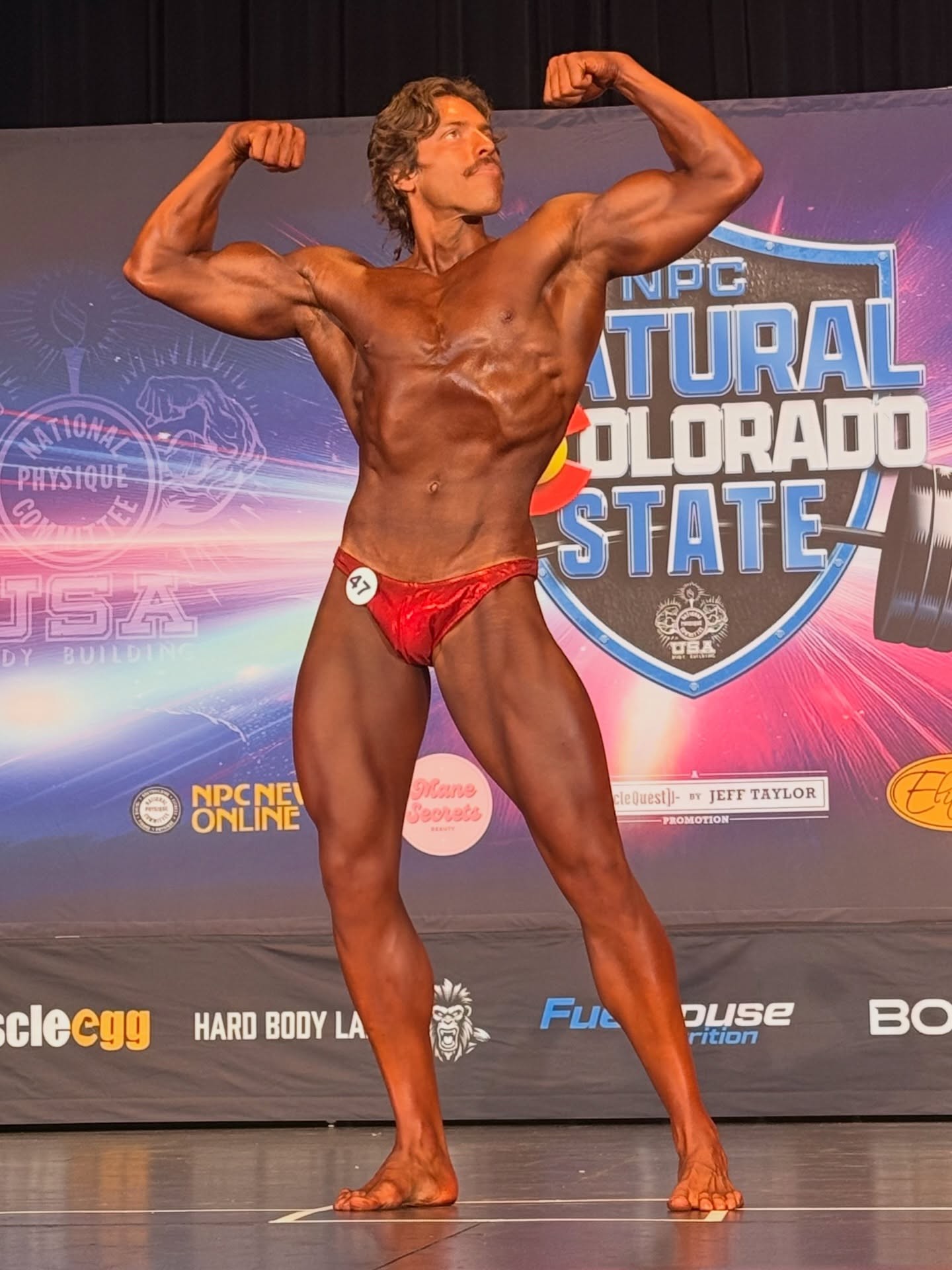 Joseph Baena p�i vystoupen� v kulturistice mu�� nad 85 kg na NPC Natural Colorado State Championships 2026��