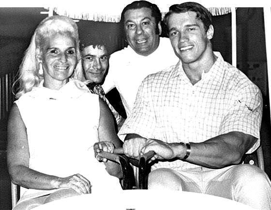 Arnold Schwarzenegger, Franco Columbu a Dan Lurie s man�elkou