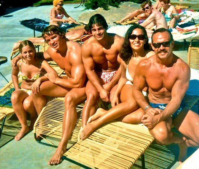 Barbara Outland, Arnold Schwarzenegger, Franco Columbu a Irwin "Zabo" Koszewski s man�elkou