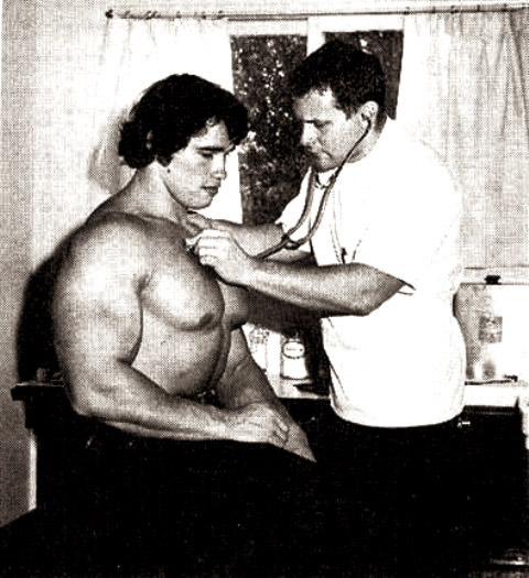 Arnold Schwarzenegger a Dr. Richard Tyler