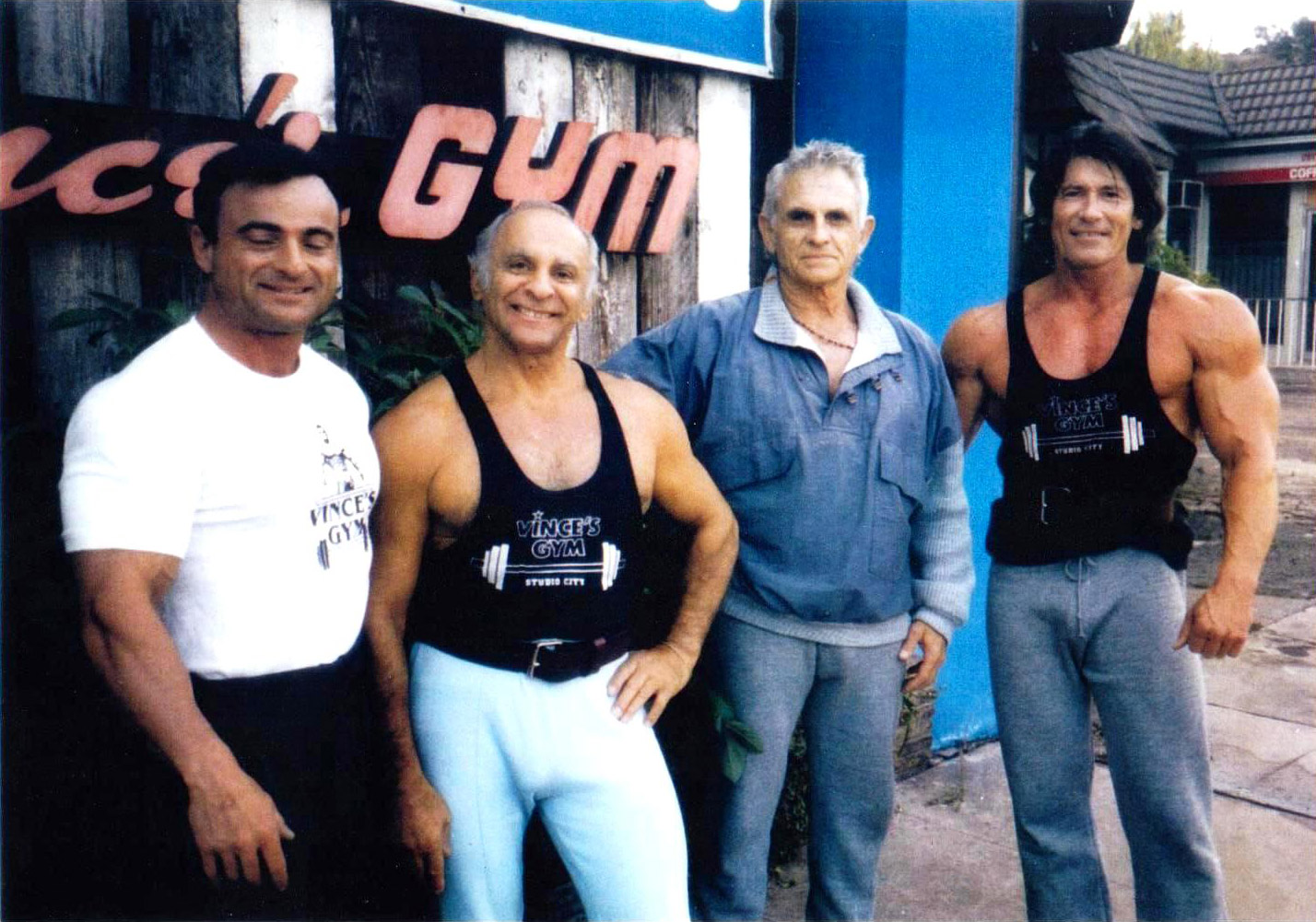 Vince Gironda a Don Howorth (oba vpravo)