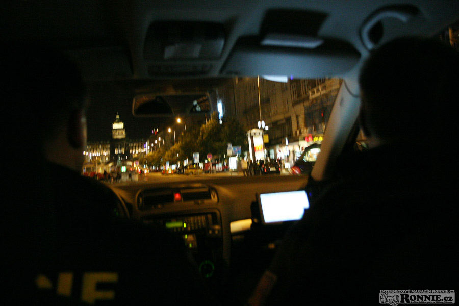 Pohled z policejn�ho auta