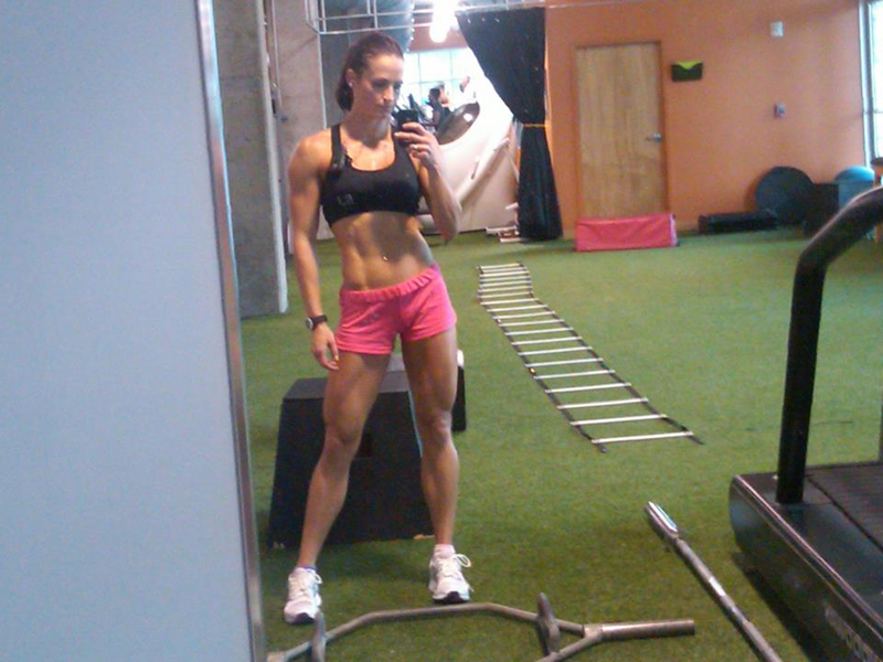 Erin Stern 3 t�dny p�ed Figure Olympia